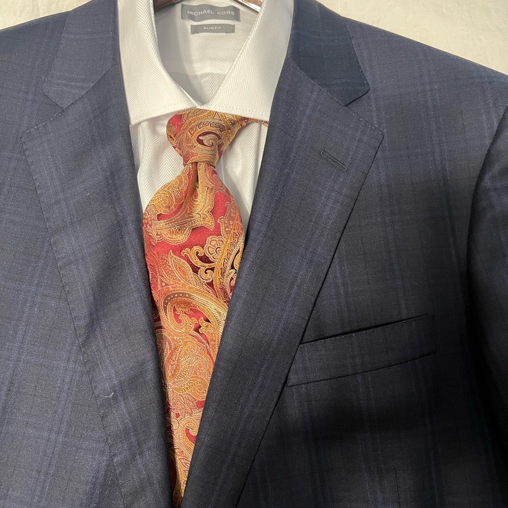 Canali Burgundy Tie with Gold Paisley - Picture 6 of 6